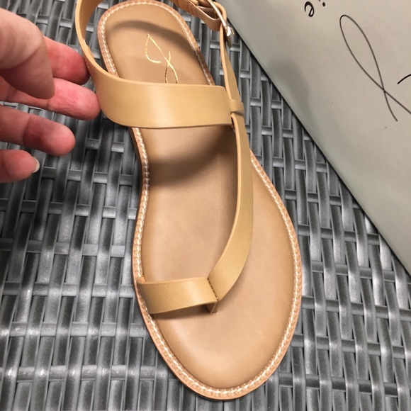 🤎NEW🤎Joie Thong Strap Tan Sandals 🤎🤎🤎 - Picture 2 of 9